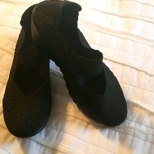 Bernie Mev black close toes shoes.